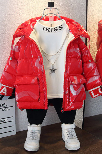 Gyermek téli kabát kapucnival fekete és piros színben