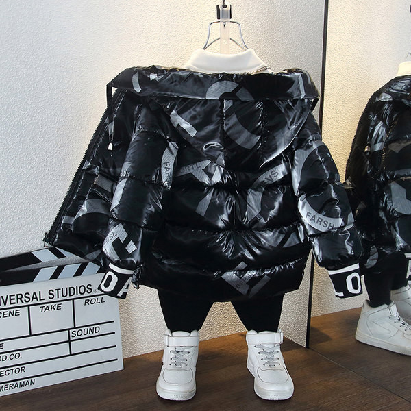 Gyermek téli kabát kapucnival fekete és piros színben