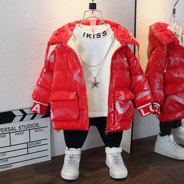 Gyermek téli kabát kapucnival fekete és piros színben