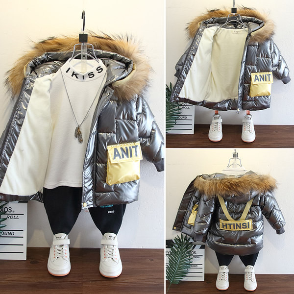 Téli gyerek melegítő, hátoldalán felirattal