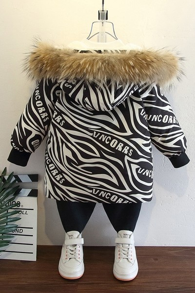 Moderna dječja jakna s kapuljačom i paperjem za dječake