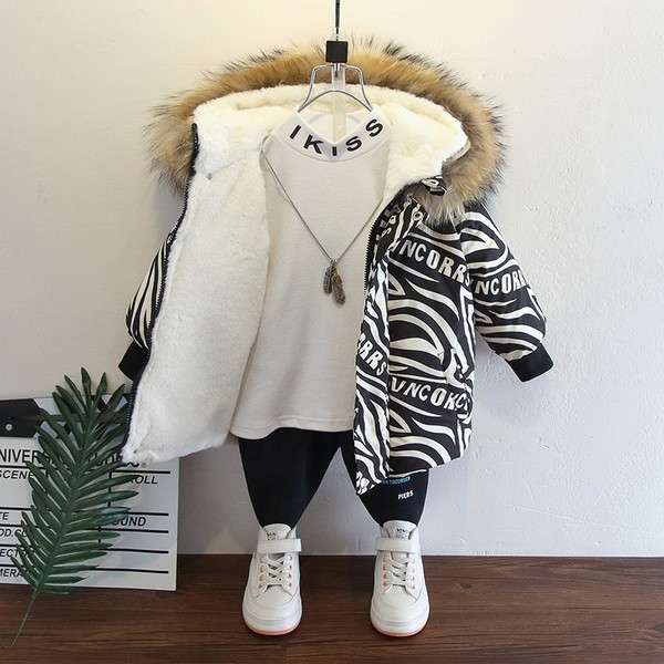 Moderna dječja jakna s kapuljačom i paperjem za dječake