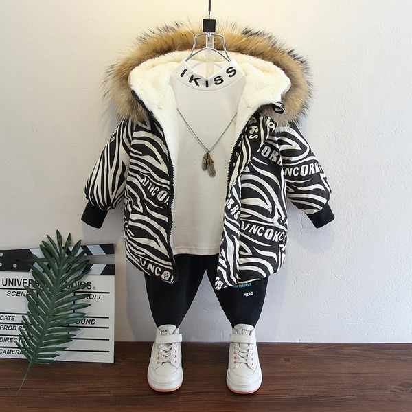 Moderna dječja jakna s kapuljačom i paperjem za dječake