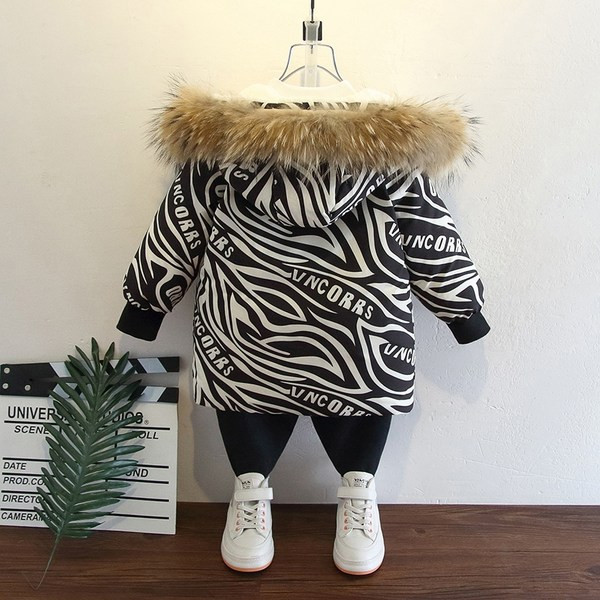 Moderna dječja jakna s kapuljačom i paperjem za dječake