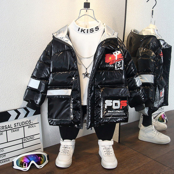 Gyerek téli kabát fiúknak kapucnival és feliratokkal