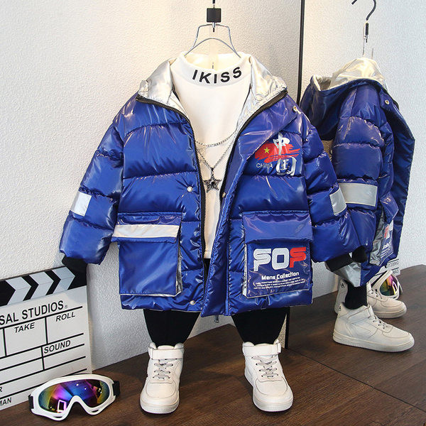 Gyerek téli kabát fiúknak kapucnival és feliratokkal