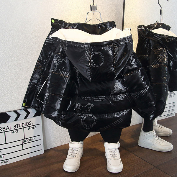 Modern gyerek téli kabát kapucnival fiúknak