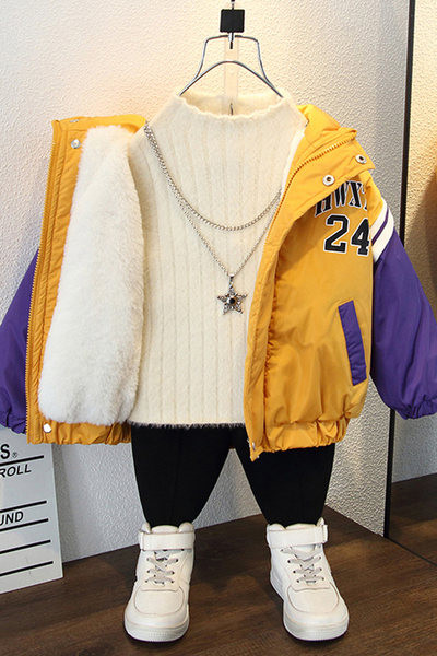 Alkalmi gyerekkabát meleg béléssel és kapucnival