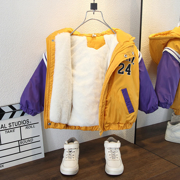 Alkalmi gyerekkabát meleg béléssel és kapucnival