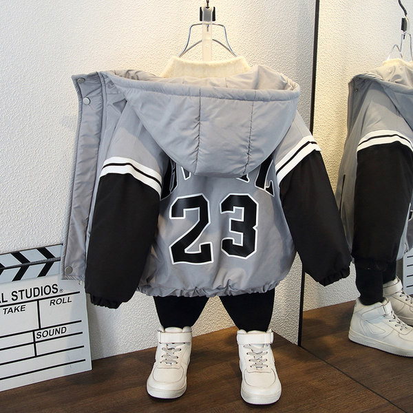 Alkalmi gyerekkabát meleg béléssel és kapucnival