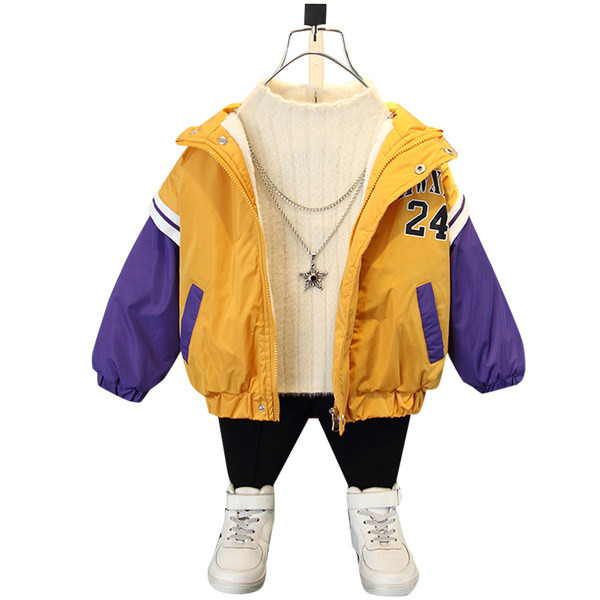 Alkalmi gyerekkabát meleg béléssel és kapucnival