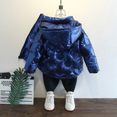 Kapuutsiga ja läikiva efektiga laste soojendaja