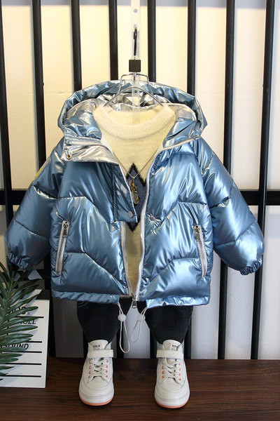 Fényes gyerekkabát kapucnival