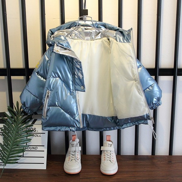 Fényes gyerekkabát kapucnival