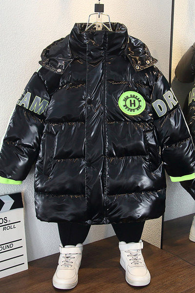 Poiste lakknahast talvejope kapuutsiga ja pealdisega