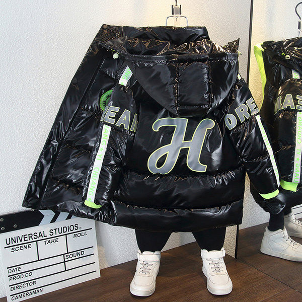 Poiste lakknahast talvejope kapuutsiga ja pealdisega