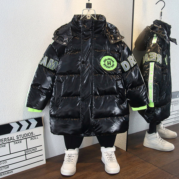 Poiste lakknahast talvejope kapuutsiga ja pealdisega