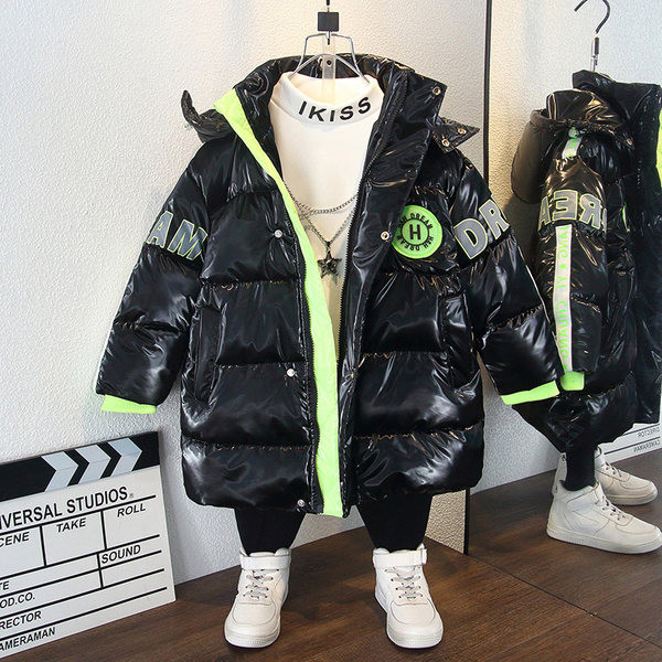 Poiste lakknahast talvejope kapuutsiga ja pealdisega