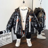 Gyerekkabát kapucnival és csattal