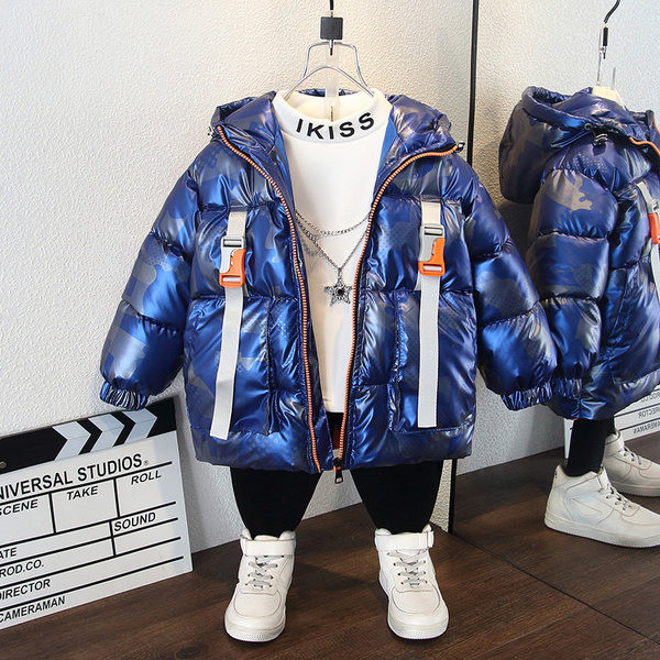 Gyerekkabát kapucnival és csattal