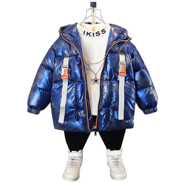 Gyerekkabát kapucnival és csattal