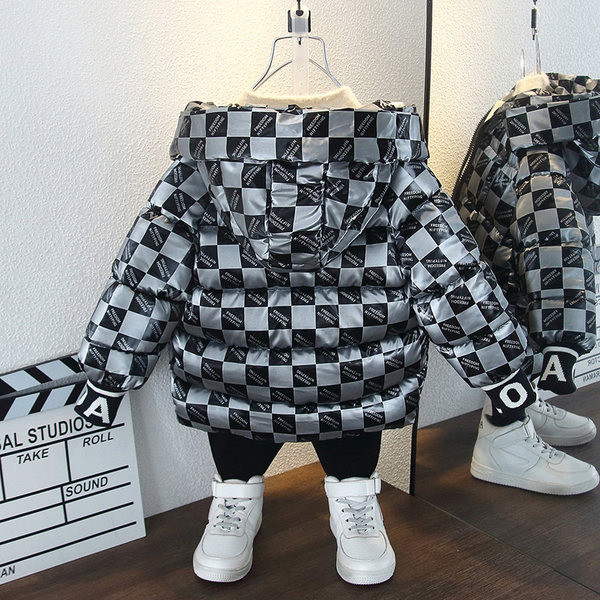 Moodne kapuutsiga laste jope poistele