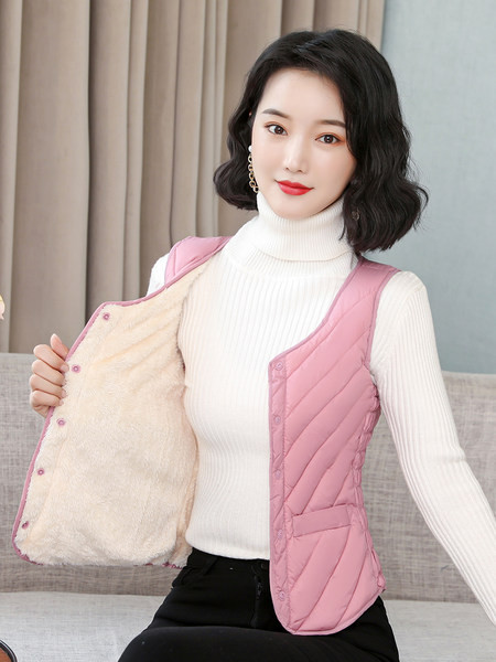 Női mellény meleg béléssel és gombokkal