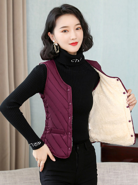 Női mellény meleg béléssel és gombokkal