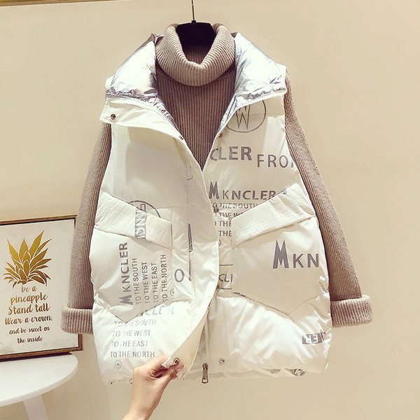 Napi mellény feliratokkal és zsebekkel