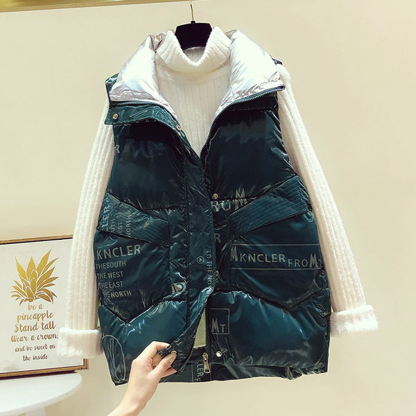 Napi mellény feliratokkal és zsebekkel