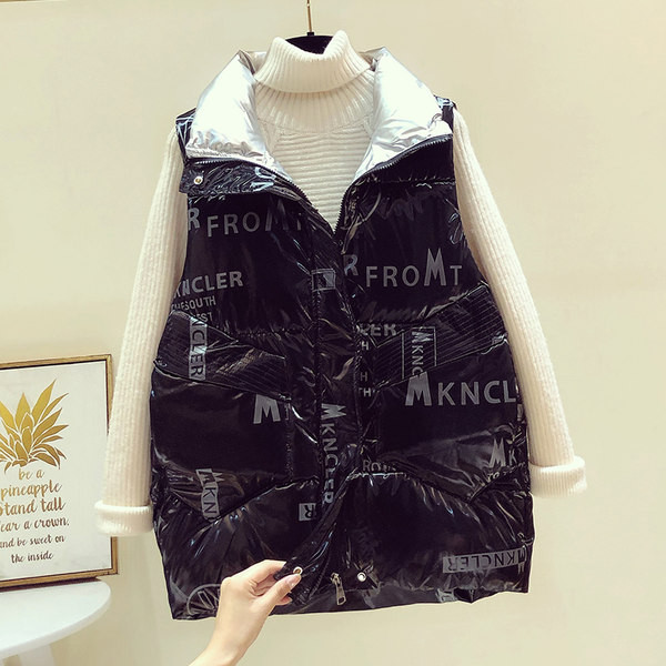 Napi mellény feliratokkal és zsebekkel