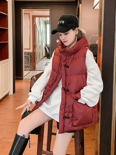 Široki model ženske vestice s kapuljačom - srednje dužine