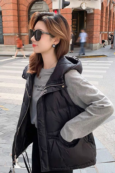 Őszi-téli mellény kapucnival