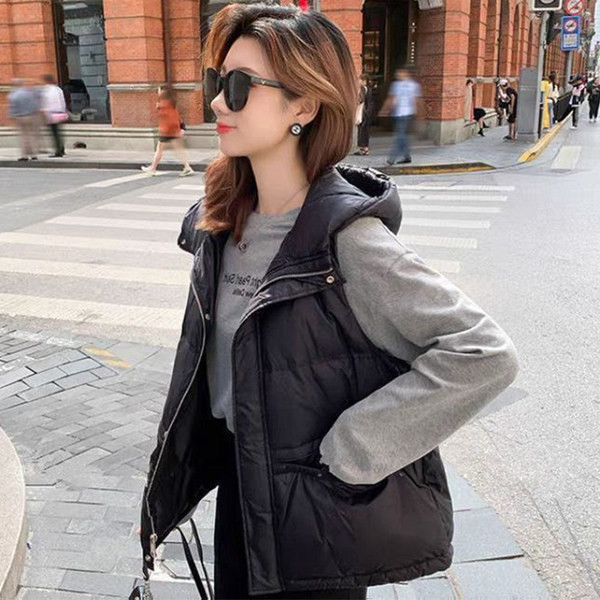 Őszi-téli mellény kapucnival