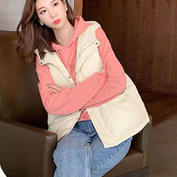 Őszi-téli mellény kapucnival