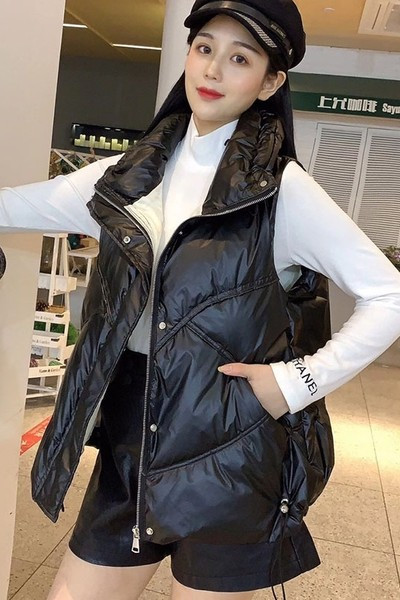 Steppelt hatású női mellény nyakkendővel