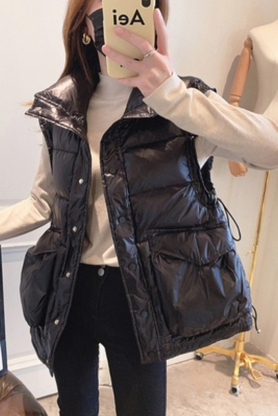 Őszi-téli mellény cipzárral és gombokkal