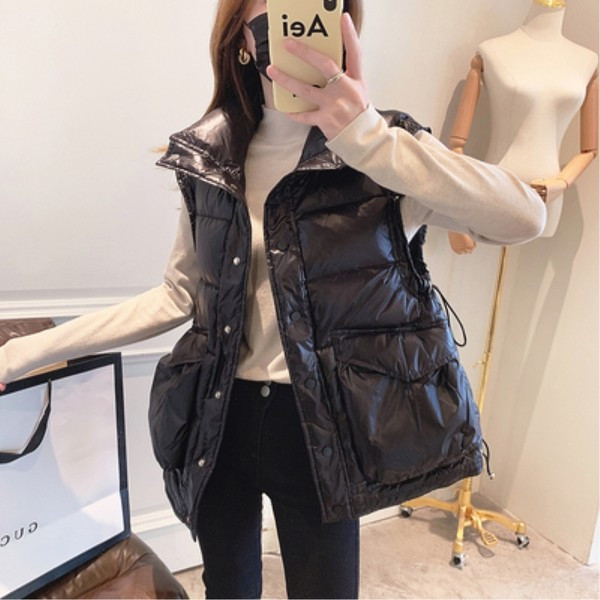 Őszi-téli mellény cipzárral és gombokkal