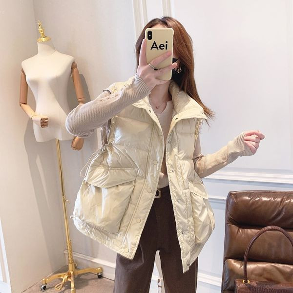 Őszi-téli mellény cipzárral és gombokkal