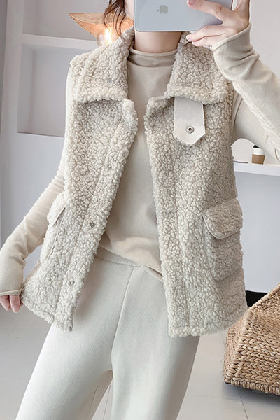 Γυναικείο πουπουλένιο γιλέκο ίσιο μοντέλο με κουμπιά και τσέπες