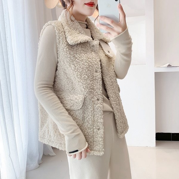 Γυναικείο πουπουλένιο γιλέκο ίσιο μοντέλο με κουμπιά και τσέπες