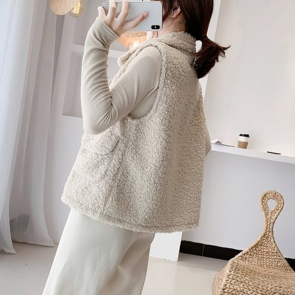 Γυναικείο πουπουλένιο γιλέκο ίσιο μοντέλο με κουμπιά και τσέπες