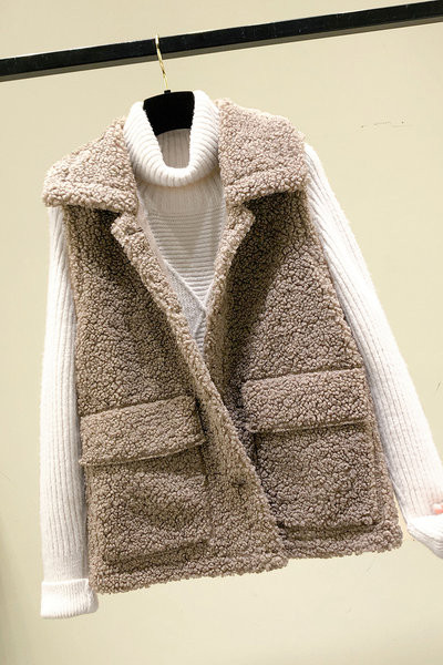 Női pehelymellény zsebekkel, három színben