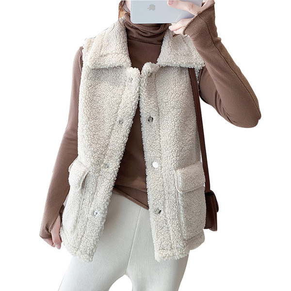 Széles mellény zsebekkel és gombokkal