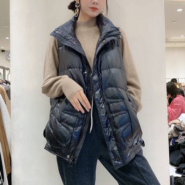 Új mellény modell magas gallérral és megkötővel