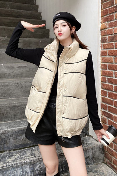 Lai nööpide ja lukuga naiste vesti mudel