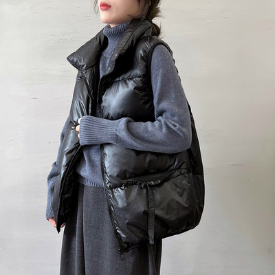 Moodne taskute ja kõrge kraega vest