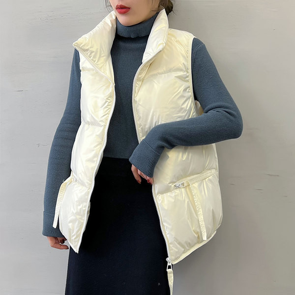 Moodne taskute ja kõrge kraega vest