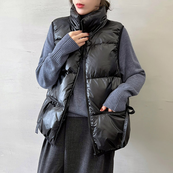 Moodne taskute ja kõrge kraega vest