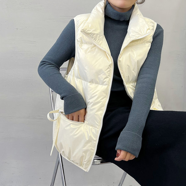 Moodne taskute ja kõrge kraega vest